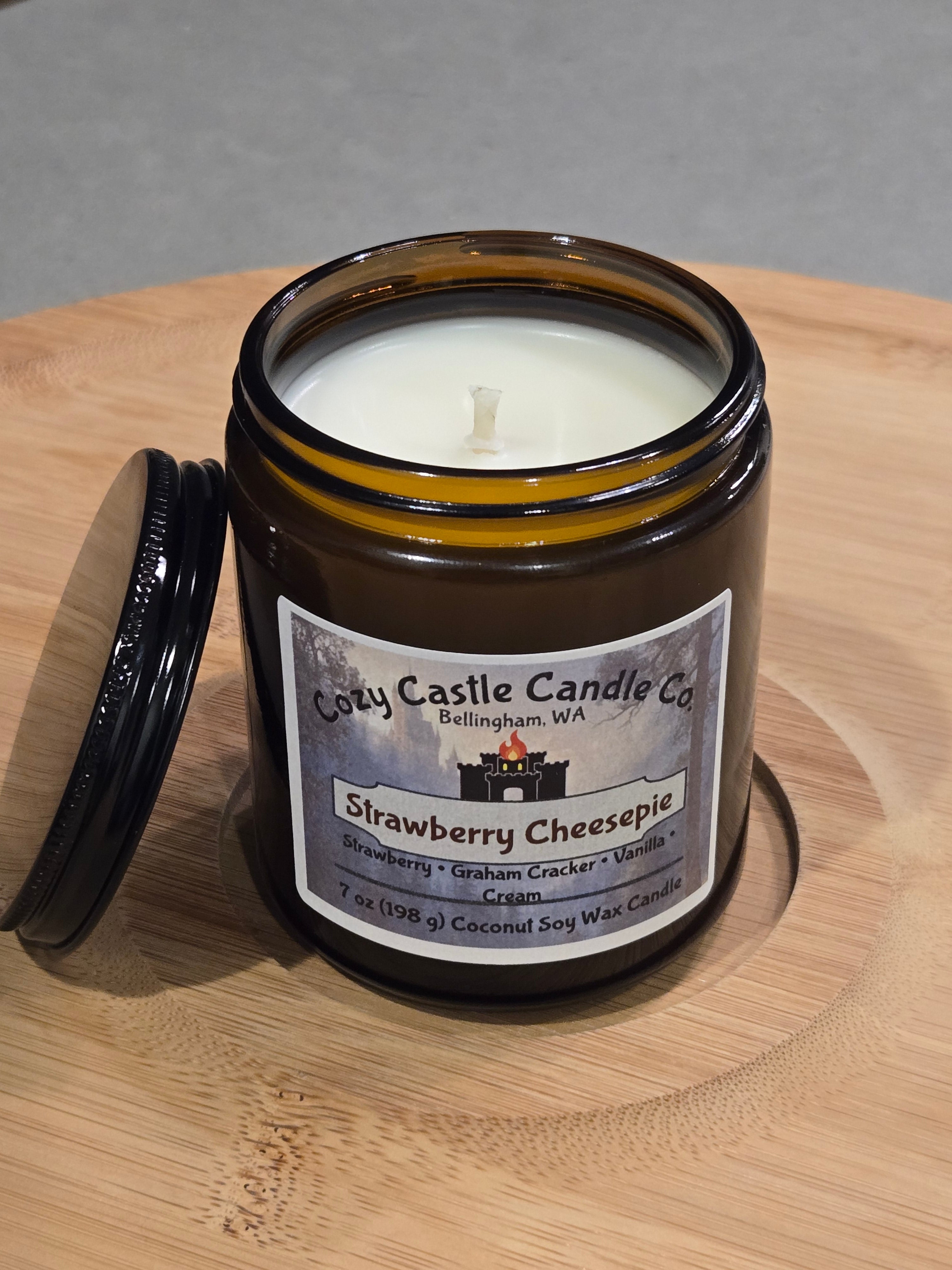 "Strawberry Cheesepie" 7oz Scented Candle